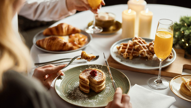 Ontbijtbuffet met kerst