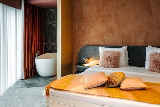 Pink & Golden suite