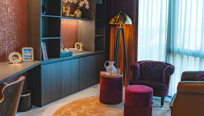pink & golden suite