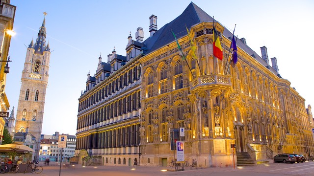 Verlicht stadhuis van Gent
